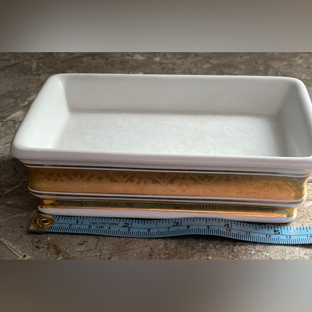 White & Gold Rectangular Soap Dish. - Picture 2 of 3